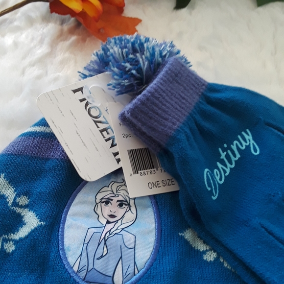 Girls Frozen 2 Hat and Gloves - Picture 4 of 8